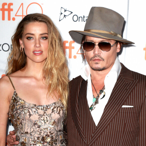 Johnny Depp et sa compagne Amber Heard (robe Elie Saab) - Première du film "The Danish Girl" au festival International du film de Toronto (TIFF).