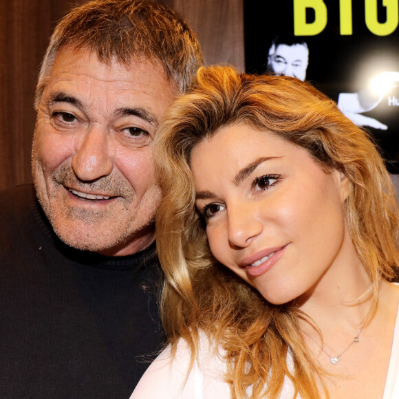 Jean-Marie Bigard et sa femme Lola Marois Bigard - Personnalités en dédicace au salon du livre "Livre Paris 2018" à Paris. Le 17 mars 2018