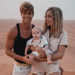 Hillary (Les Ch'tis) avec son fils Milo (né le 1er juillet 2020) et son fiancé Giovanni Bonamy - Instagram