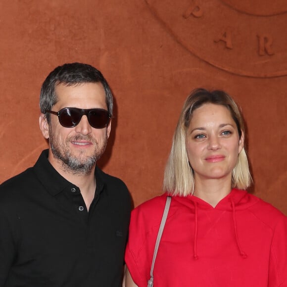 Guillaume Canet et sa compagne Marion Cotillard au village lors des internationaux de tennis de Roland Garros à Paris, le 10 juin 2018. © Moreau-Jacovides/Bestimage 