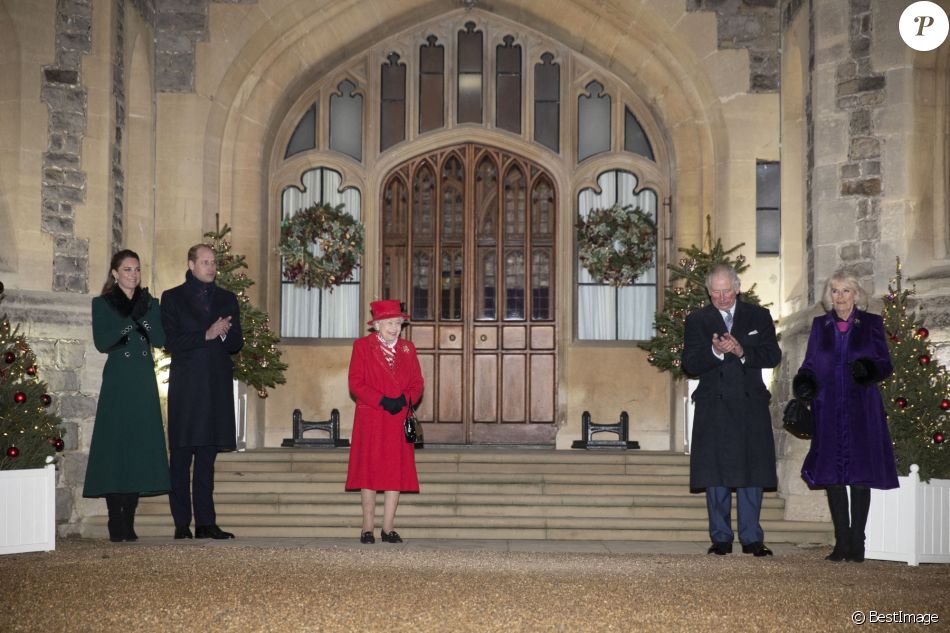 Catherine Kate Middleton, duchesse de Cambridge, le prince William, duc de Cambridge, la reine Elisabeth II d'Angleterre, le prince Charles, prince de Galles, Camilla Parker Bowles, duchesse de Cornouailles - La famille royale se réunit devant le chateau de Windsor pour remercier les membres de l'Armée du Salut et tous les bénévoles qui apportent leur soutien pendant l'épidémie de coronavirus (COVID-19) et à Noël le 8 décembre 2020.