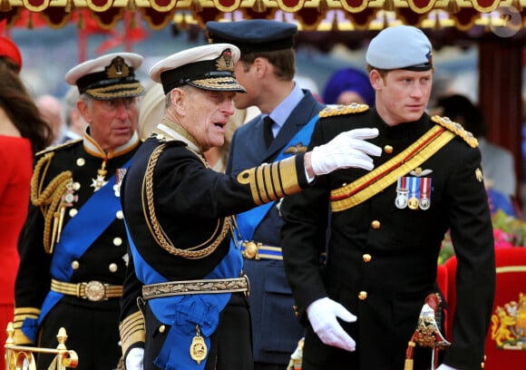 Le prince Harry, le prince Philip et le prince Charles au Jubilé de diamant de la reine Elizabeth en 2012 à Londres.