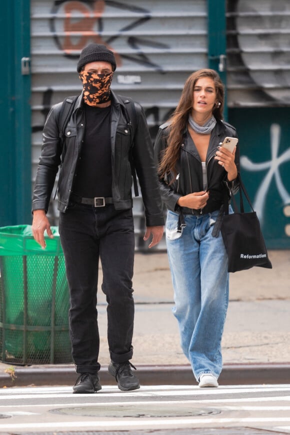 Exclusif - James Franco et sa compagne Isabel Pakzad sont allés se faire pomponner dans un spa à New York pendant l'épidémie de coronavirus (Covid-19), le 10 octobre 2020