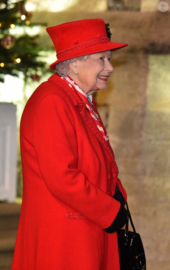 La reine Elisabeth II d'Angleterre - La famille royale se réunit devant le chateau de Windsor pour remercier les membres de l'Armée du Salut et tous les bénévoles qui apportent leur soutien pendant l'épidémie de coronavirus (COVID-19) et à Noël le 8 décembre 2020.