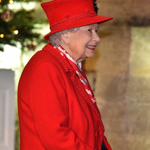 La reine Elisabeth II d'Angleterre - La famille royale se réunit devant le chateau de Windsor pour remercier les membres de l'Armée du Salut et tous les bénévoles qui apportent leur soutien pendant l'épidémie de coronavirus (COVID-19) et à Noël le 8 décembre 2020.