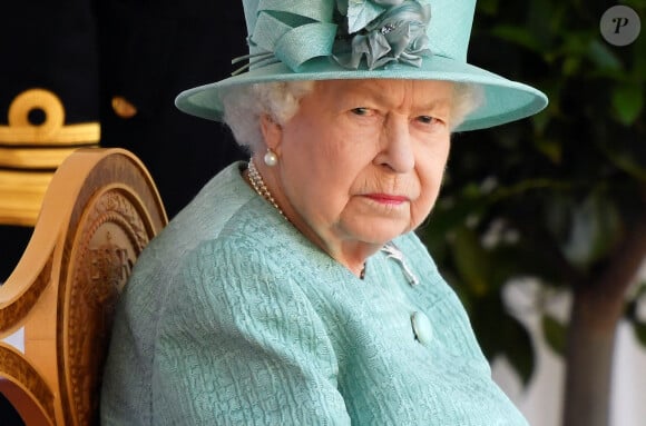 La reine Elisabeth II d'Angleterre assiste à une cérémonie militaire célébrant son anniversaire au château de Windsor dans le Bershire, le 13 juin 2020.