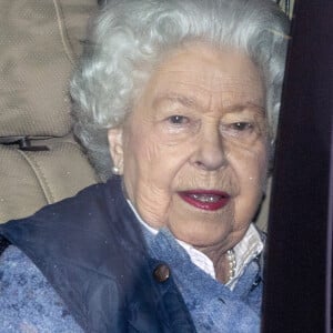 La reine Elisabeth II d'Angleterre quitte le palais de Buckingham pour se rendre au château de Windsor pendant la crise du Coronavirus (COVID-19) le 19 mars 2020.