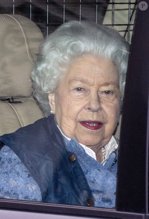 La reine Elisabeth II d'Angleterre quitte le palais de Buckingham pour se rendre au château de Windsor pendant la crise du Coronavirus (COVID-19) le 19 mars 2020.