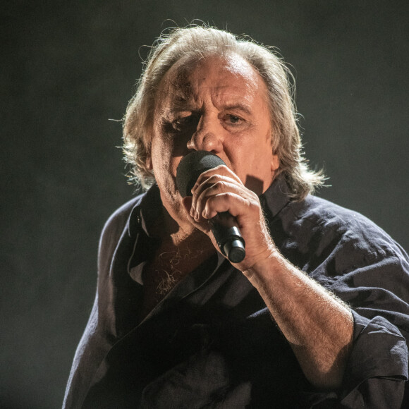 Exclusif - No Web - No Tabloids - Gérard Depardieu - Gérard Depardieu chante Barbara - 20ème édition du Festival de Lacoste dans les carrières du Chateau de Lacoste le 15 Août 2020. © Morgan Palun / Bestimage  Exclusive For Germany call for price - No Tabloids Gerard Depardieu chante Barbara - 20 th edition of the Lacoste Festival at Lacoste Castle on 15/08/2020 