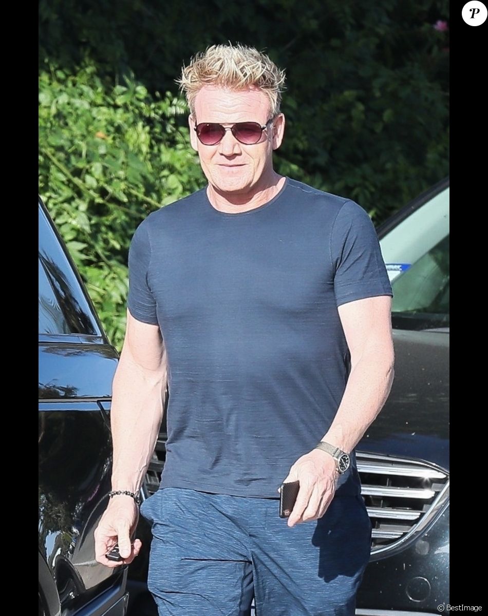 Gordon Ramsay se relaxe avec sa femme Tana Ramsay et ses enfants Matilda et Oscar à la plage sous le soleil de Malibu à Los Angeles, le 9 juin 2019