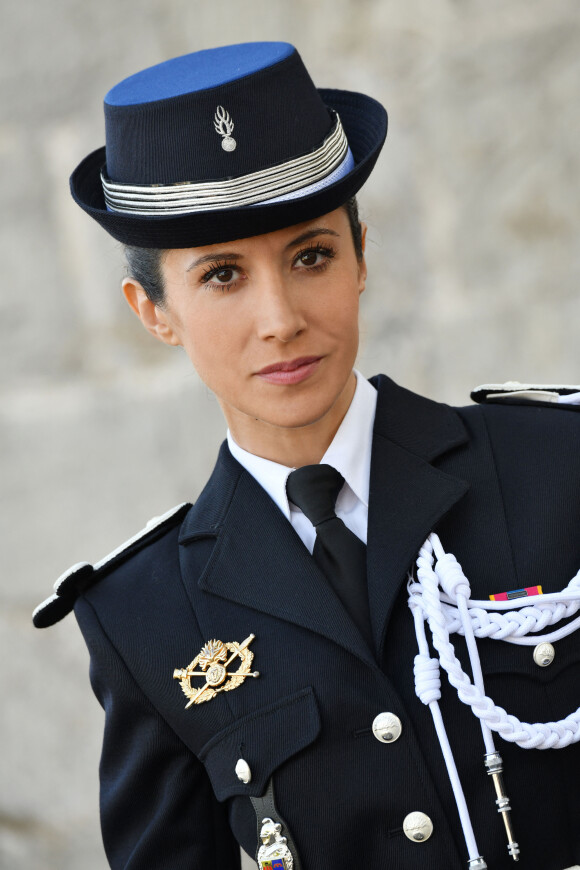 Fabienne Carat, en uniforme, durant le tournage de la nouvelle saison de la série télévisée diffusée sur TF1 "Section de Recherches", le 17 septembre 2019 à Cannes. © Bruno Bebert / Bestimage