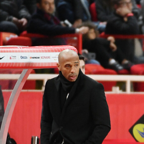 Thierry Henry, l'entraineur de l'ASM, durant la rencontre de football de la Ligue 1 Conforama Monaco contre Nice au Stade Louis II à Monaco, le 16 janvier 2019. Le derby de la Côte d'Azur s'est terminé sur un match nul, un but partout. © Bruno bebert/Bestimage