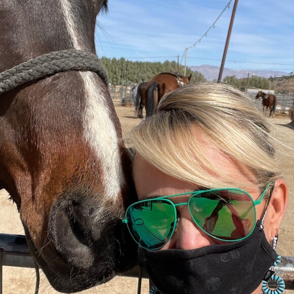 Laeticia Hallyday et Jalil Lespert en virée équestre en Californie, le 1er mars 2021 sur Instagram.