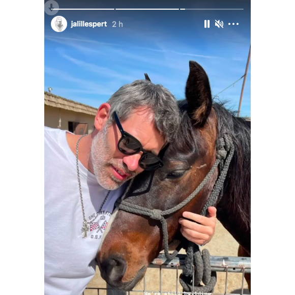 Jalil Lespert en virée équestre avec sa compagne Laeticia Hallyday, en Californie, sur Instagram le 1er mars 2021.