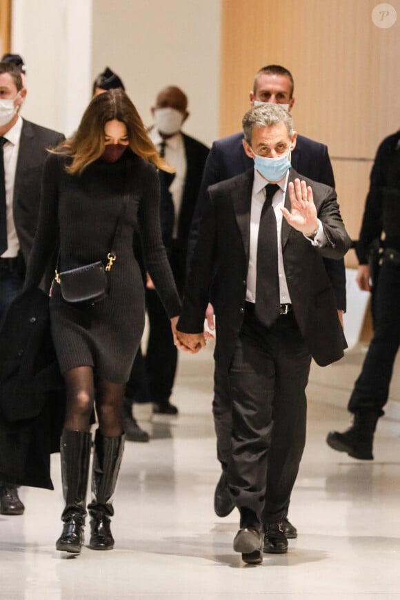 1er jour des plaidoiries de la défense - Nicolas Sarkozy arrive avec sa femme Carla Bruni Sarkozy procès des "écoutes téléphoniques" (affaire Bismuth) au tribunal de Paris le 9 décembre 2020. © Christophe Clovis / Bestimage 