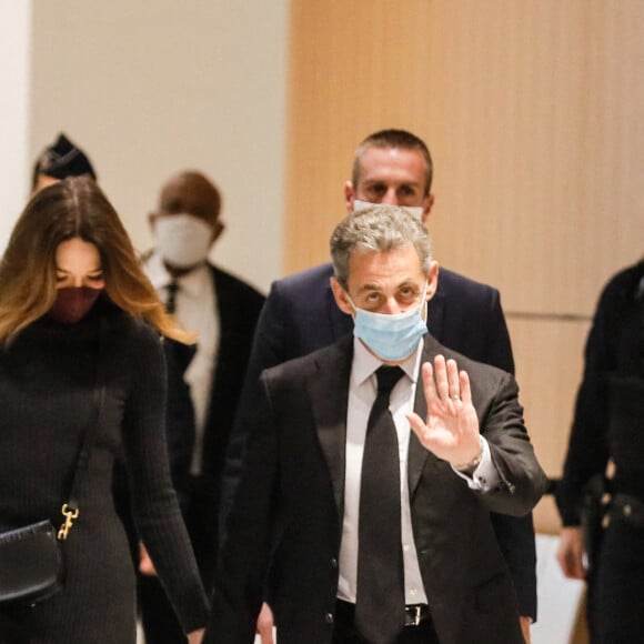 1er jour des plaidoiries de la défense - Nicolas Sarkozy arrive avec sa femme Carla Bruni Sarkozy procès des "écoutes téléphoniques" (affaire Bismuth) au tribunal de Paris le 9 décembre 2020. © Christophe Clovis / Bestimage 