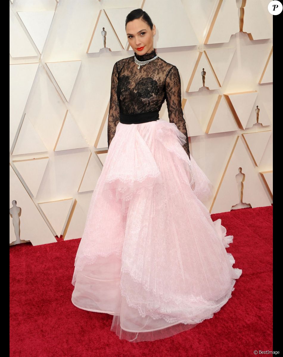 Gal Gadot lors du photocall des arrivées de la 92ème cérémonie des Oscars 2020 au Hollywood and Highland à Los Angeles, Californie, Etats-Unis, le 9 février 2020.