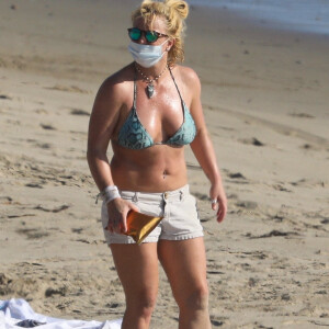 Exclusif - Britney Spears profite du soleil de Malibu. Le 15 octobre 2020.