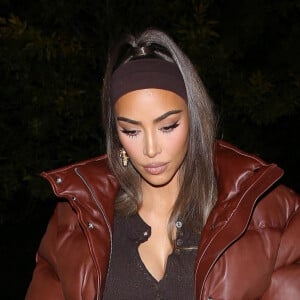 Exclusif - Bien qu'arborant encore son alliance, les rumeurs annoncent le divorce imminent du couple le plus côté des Etats-Unis, Kim Kardashian et Kanye West. Arrivant chez sa grand-mère, seule, Kim Kardashian affiche un visage fermé mais non moins calme. La célèbre star de télé-réalité aurait engagé une des plus grandes avocates spécialisées en divorce, Laura Wesser. Le 4 janvier 2021