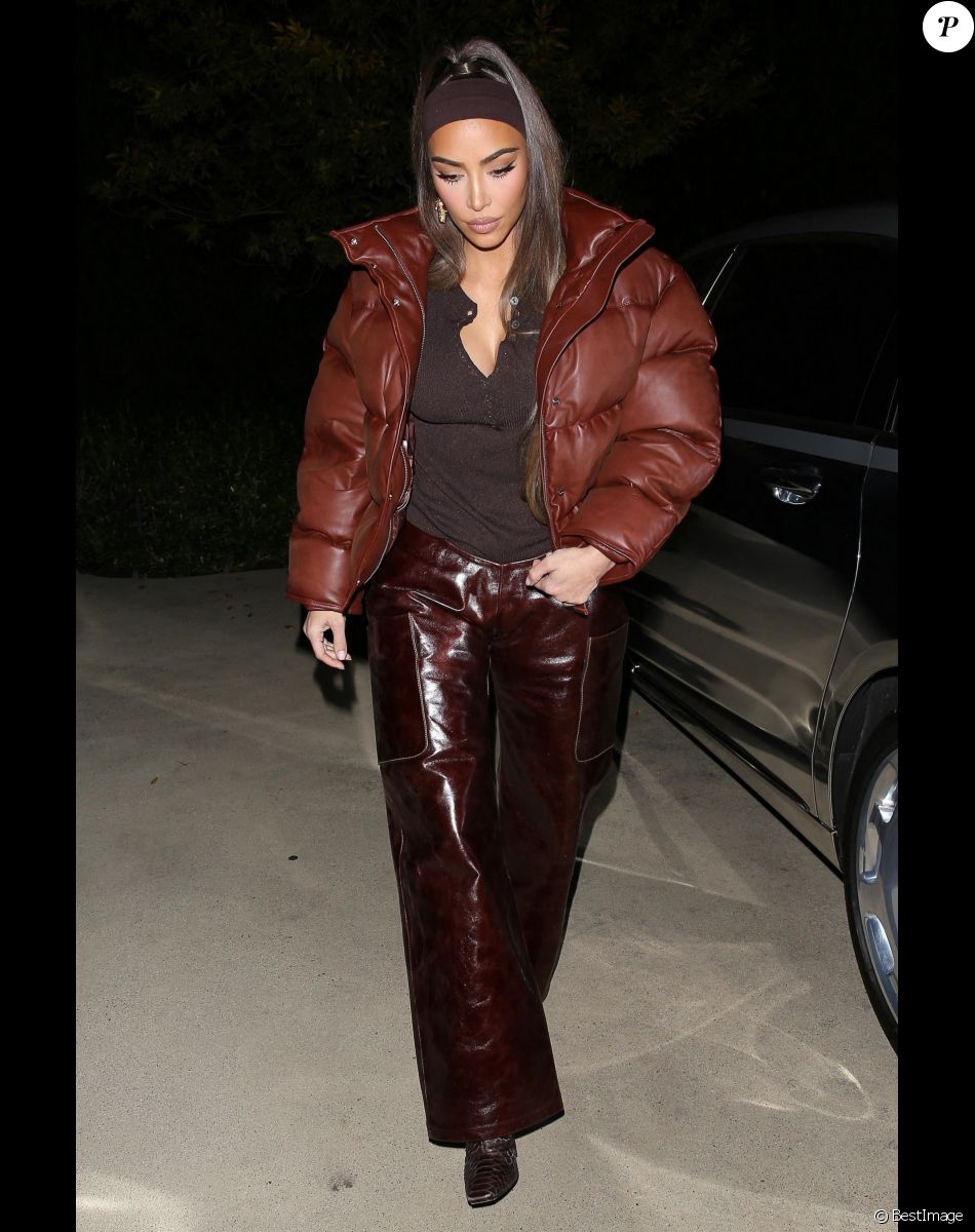 Exclusif - Bien qu'arborant encore son alliance, les rumeurs annoncent le divorce imminent du couple le plus côté des Etats-Unis, Kim Kardashian et Kanye West. Arrivant chez sa grand-mère, seule, Kim Kardashian affiche un visage fermé mais non moins calme. La célèbre star de télé-réalité aurait engagé une des plus grandes avocates spécialisées en divorce, Laura Wesser. Le 4 janvier 2021
