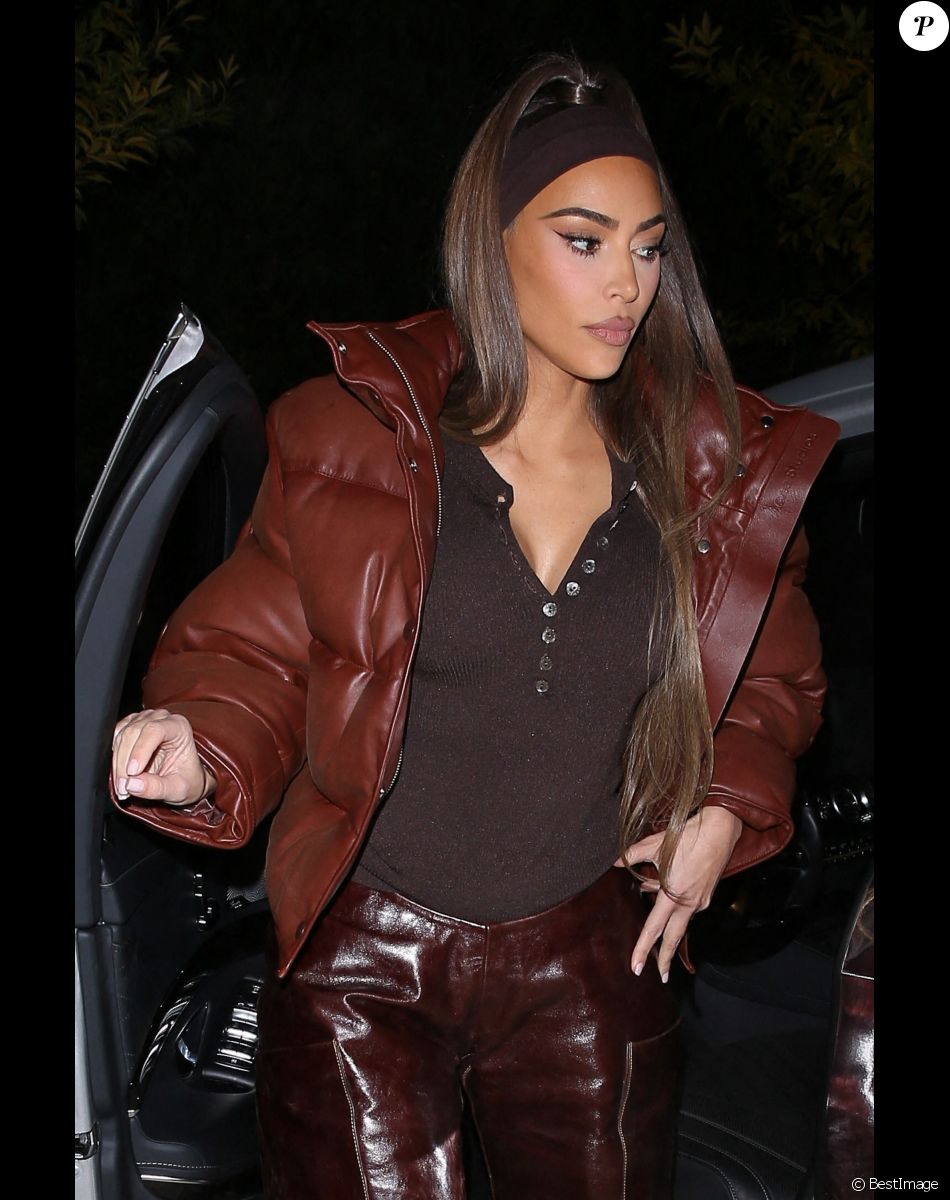 Exclusif - Bien qu'arborant encore son alliance, les rumeurs annoncent le divorce imminent du couple le plus côté des Etats-Unis, Kim Kardashian et Kanye West. Arrivant chez sa grand-mère, seule, Kim Kardashian affiche un visage fermé mais non moins calme. La célèbre star de télé-réalité aurait engagé une des plus grandes avocates spécialisées en divorce, Laura Wesser. Le 4 janvier 2021