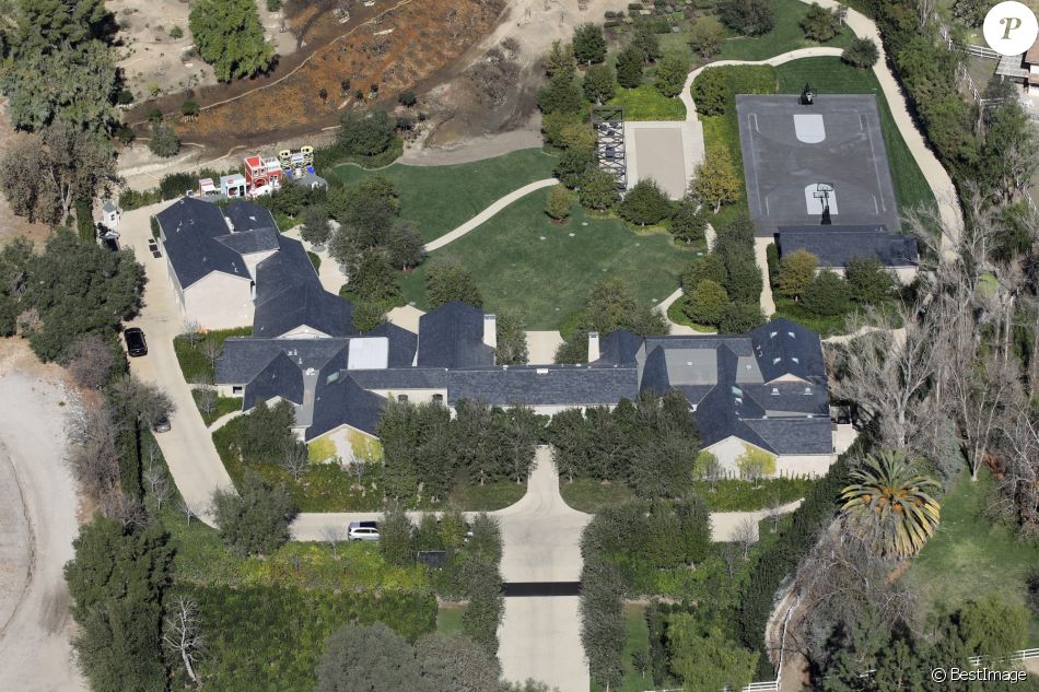 Exclusif - Vues aériennes de la maison de Kim Kardashian et Kanye West à Los Angeles le 8 février 2021.