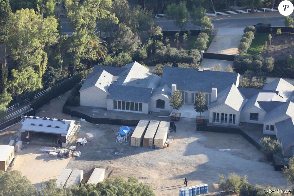 Photos aériennes de la nouvelle maison de Kim Kardashian et Kanye West dans le quartier de Hidden Hills à Calabasas en Californie. La maison que le couple avait acheté pour la modique somme de 20 millions de dollars en 2014 est encore en rénovation. Le 11 novembre 2017.