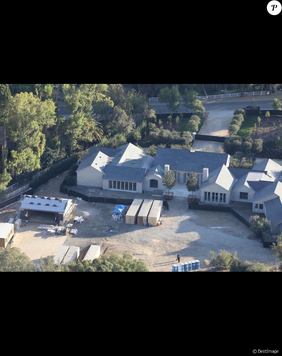 Photos aériennes de la nouvelle maison de Kim Kardashian et Kanye West dans le quartier de Hidden Hills à Calabasas en Californie. La maison que le couple avait acheté pour la modique somme de 20 millions de dollars en 2014 est encore en rénovation. Le 11 novembre 2017.