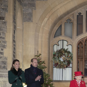 Kate Middleton, duchesse de Cambridge, le prince William, duc de Cambridge, la reine Elisabeth II d'Angleterre, le prince Charles, prince de Galles, Camilla Parker Bowles, duchesse de Cornouailles - La famille royale se réunit devant le chateau de Windsor pour remercier les membres de l'Armée du Salut et tous les bénévoles qui apportent leur soutien pendant l'épidémie de coronavirus (COVID-19) et à Noël le 8 décembre 2020.