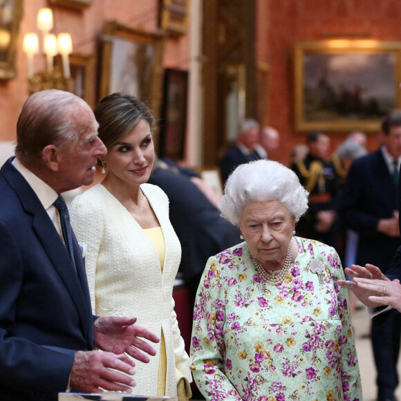 Le roi Felipe VI et la reine Letizia d'Espagne, la reine Elisabeth II d'Angleterre et le prince Philip, duc d'Edimbourg - Visite de la Galerie de la Reine au palais de Buckingham à Londres. Le 12 juillet 2017