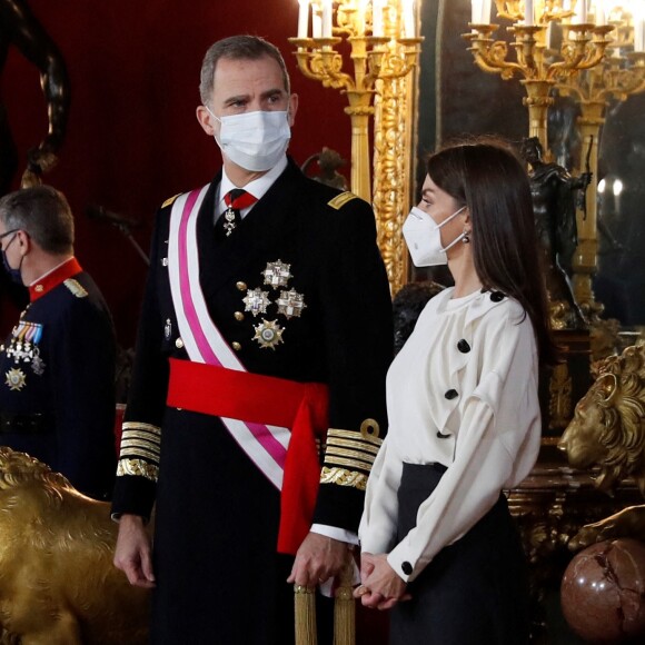 Le roi Felipe VI d'Espagne et la reine Letizia assistent à la réception des voeux aux personnels militaires au palais royal à Madrid. Le 6 janvier 2021.