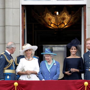 Le prince Charles, Camilla Parker Bowles, la reine Elisabeth II d'Angleterre, Meghan Markle, le prince Harry, le prince William, Kate Middleton, la princesse Anne - La famille royale d'Angleterre lors de la parade aérienne de la RAF pour le centième anniversaire au palais de Buckingham à Londres. Le 10 juillet 2018