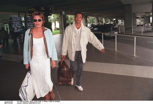 Gérard Lanvin et sa femme Jennifer arrivent à Nice, en 1996