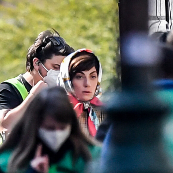 Lady Gaga tourne une scène du film Gucci (House of Gucci) à Milan, le 10 mars 2021.