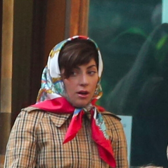 Lady Gaga tourne une scène du film Gucci (House of Gucci) à Milan, le 10 mars 2021.