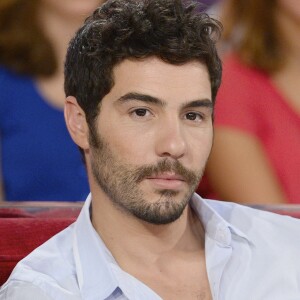 Tahar Rahim - Enregistrement de l'émission "Vivement Dimanche" le 1er octobre 2014 au Studio Gabriel à Paris, pour une diffusion le 5 octobre 2014.