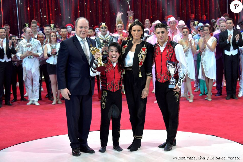Le prince Albert II de Monaco et la princesse Stéphanie de Monaco ont remis un Clown d'Or aux Martinez Brothers durant la soirée de gala du 44ème Festival International du Cirque de Monte-Carlo à Monaco le 21 janvier 2020. © Charly Gallo/Pool Monaco/Bestimage