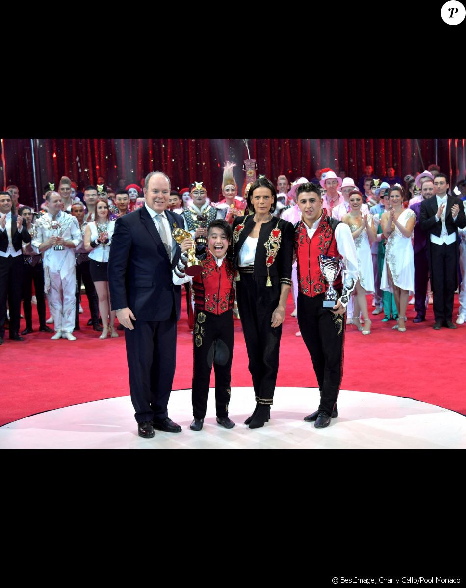 Le prince Albert II de Monaco et la princesse Stéphanie de Monaco ont remis un Clown d'Or aux Martinez Brothers durant la soirée de gala du 44ème Festival International du Cirque de Monte-Carlo à Monaco le 21 janvier 2020. © Charly Gallo/Pool Monaco/Bestimage
