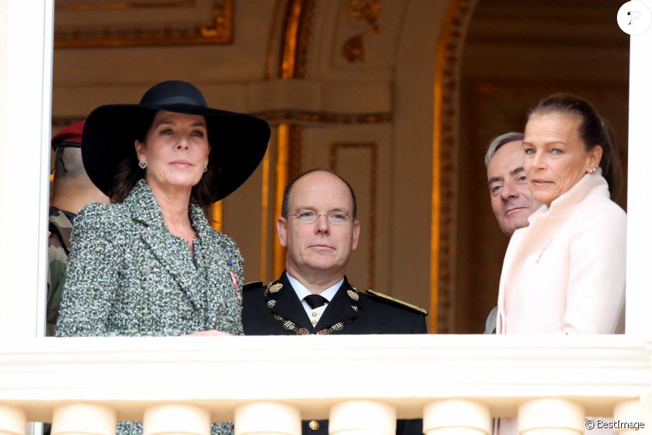 La princesse Caroline de Hanovre, le prince Albert II et la princesse Stephanie de Monaco - La famille de Monaco au balcon du palais princier lors de la fete nationale a Monaco. Le 19 novembre 2013