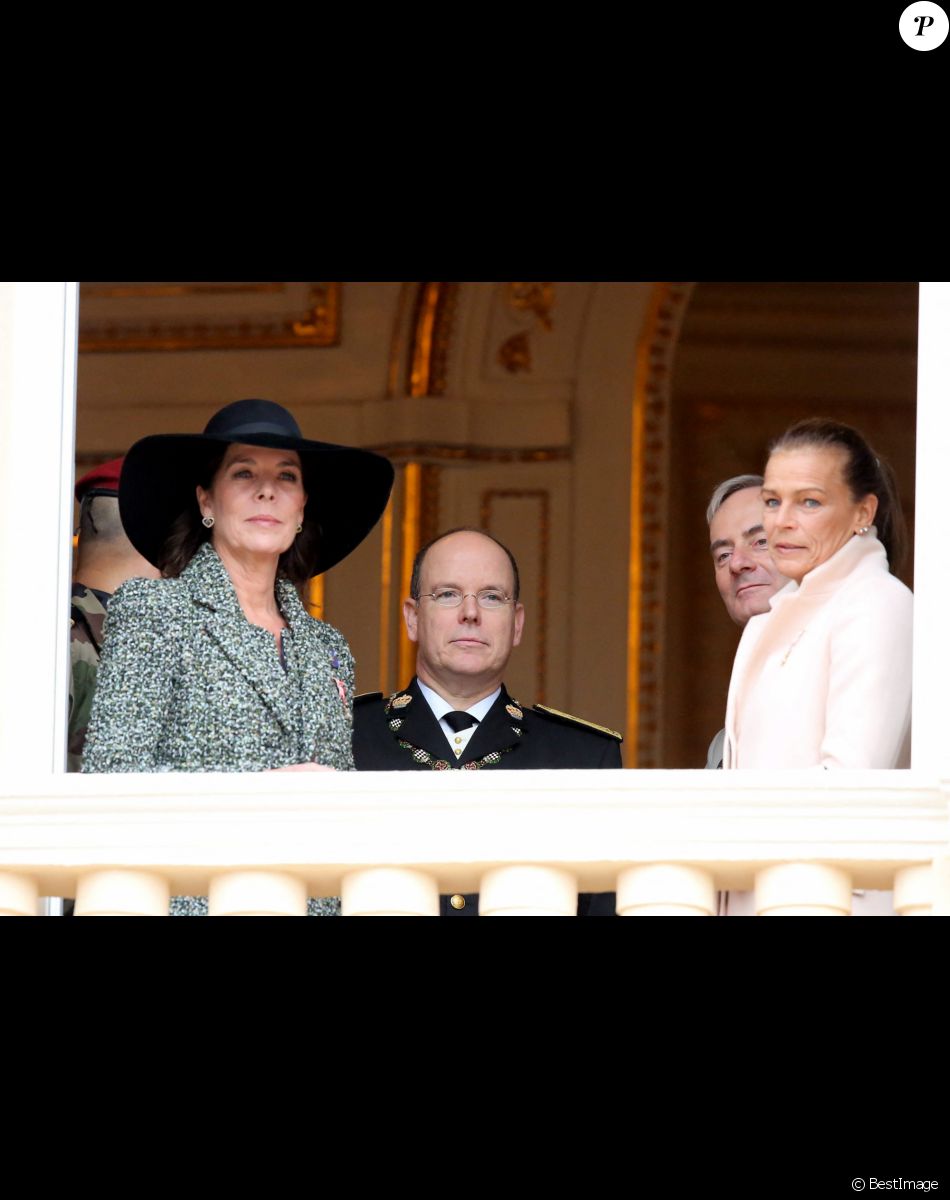 La princesse Caroline de Hanovre, le prince Albert II et la princesse Stephanie de Monaco - La famille de Monaco au balcon du palais princier lors de la fete nationale a Monaco. Le 19 novembre 2013