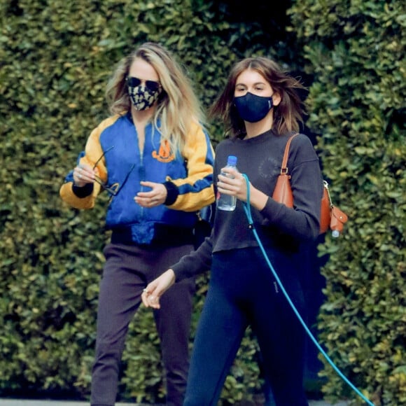 Exclusif - Kaia Gerber et Cara Delevingne sont allés ensemble à leur cours de pilates à Los Angeles, le 15 février 2021.