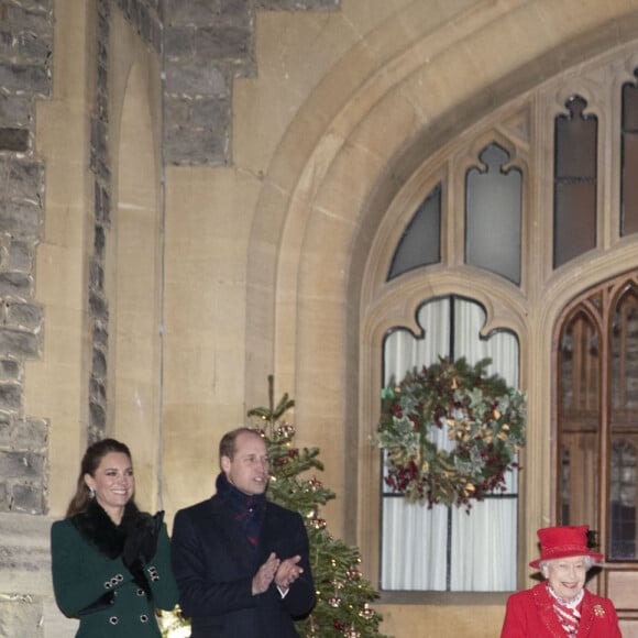 Catherine Kate Middleton, duchesse de Cambridge, le prince William, duc de Cambridge, la reine Elisabeth II d'Angleterre, le prince Charles, prince de Galles, Camilla Parker Bowles, duchesse de Cornouailles - La famille royale se réunit devant le chateau de Windsor pour remercier les membres de l'Armée du Salut et tous les bénévoles qui apportent leur soutien pendant l'épidémie de coronavirus (COVID-19) et à Noël le 8 décembre 2020.