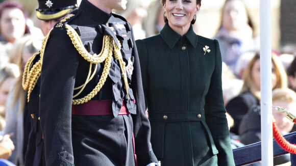 Kate Middleton, le sourire en dépit du scandale : nouveau look vert fluo Zara, avec William