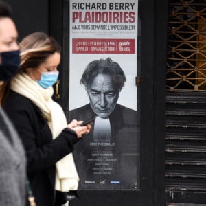Illustration de l'affiche du spectacle "Plaidoiries" avec Richard Berry au Théâtre Libre - Le Comedia à Paris. Le 21 février 2021. © Alain Apaydin/Bestimage