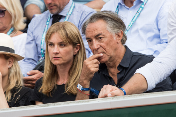 Richard Berry et sa femme Pascale Louange dans les tribunes lors des internationaux de tennis de Roland Garros à Paris. Le 4 juin 2019. © Jacovides-Moreau/Bestimage