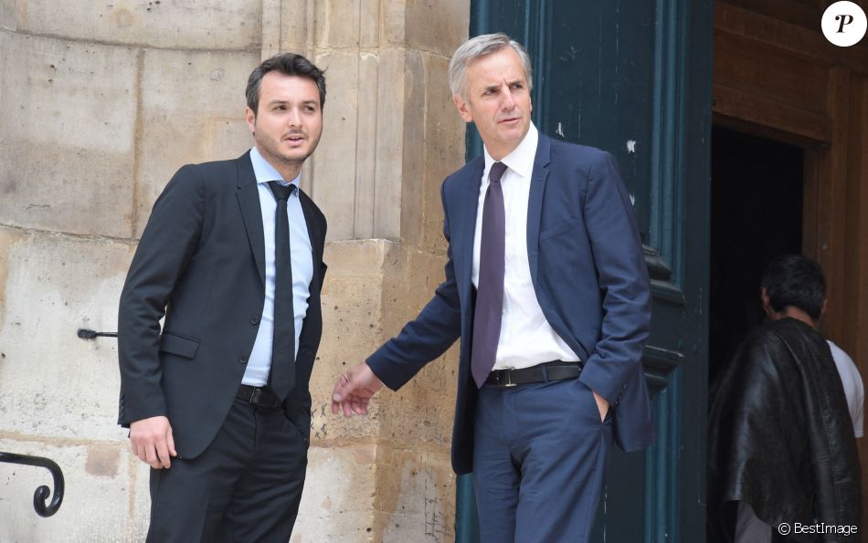 Bernard de La Villardière - Sortie des obsèques de Pierre Bellemare en l'église Saint-Roch de Paris. Le 31 mai 2018.