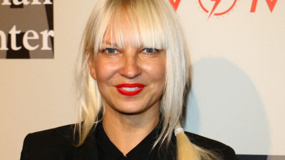 Sia : "Alcoolique et droguée en rémission", elle confie avoir eu "des pensées suicidaires"
