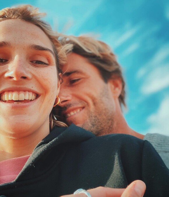 Camille Lou et son compagnon Romain Laulhe sur Instagram. Le 7 février 2021.