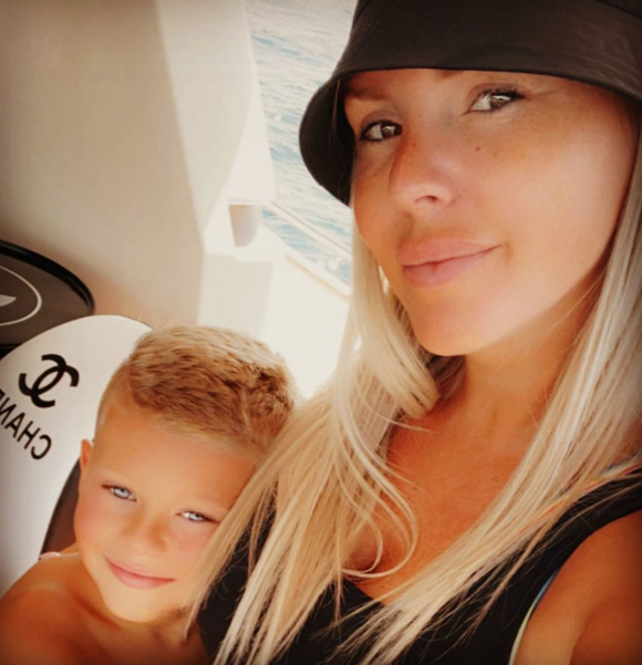 Amélie Neten pousse un coup de gueule sur les réseaux sociaux pour défendre son fils Hugo, attaqué par les internautes - Instagram