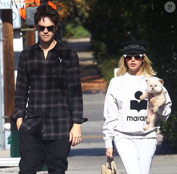 Exclusif - Ashley Tisdale et son mari Christopher French en balade à Los Feliz avec le chien le 3 janvier 2019. 